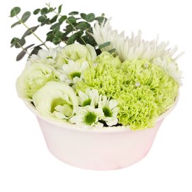 Lågt vitt arrangemang - Blomsterdekorationer - Skicka blommor med blombud - Flowerhouse
